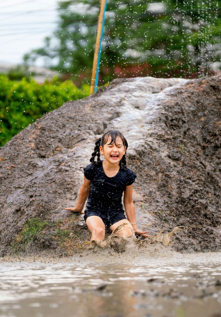 Playing in the Mud game for kids
